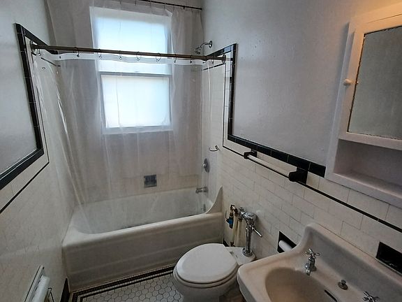 4th image of 219 W Magnolia Ave APT H