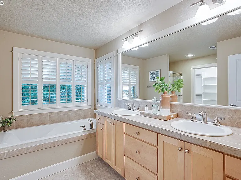 2227 Matterhorn Ct — Photo 22