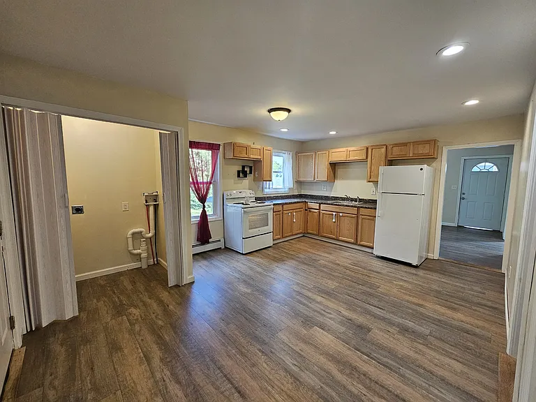 65 Smith St #1 — Photo 3
