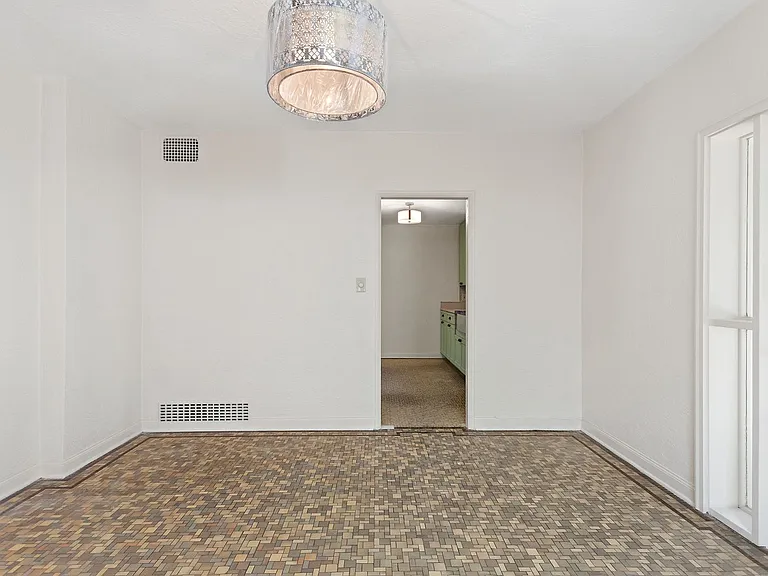 437 Richmond St — Photo 9