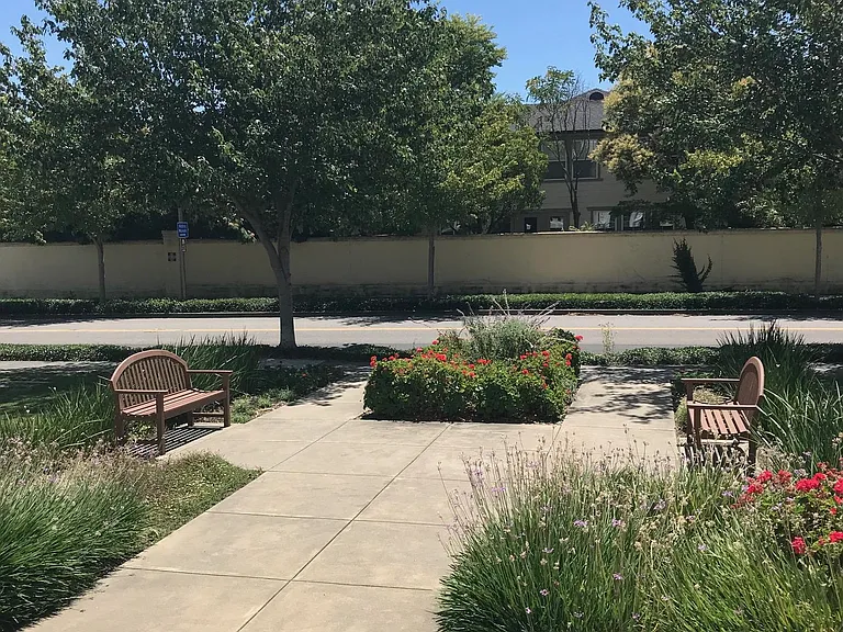 420 S Palm Dr — Photo 20