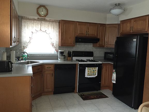 3rd image of 389 N Railroad Ave