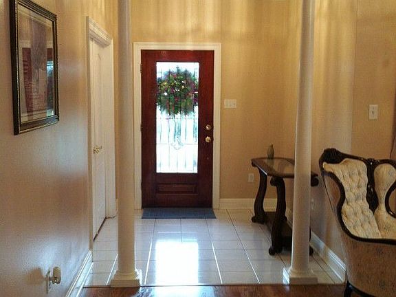 2nd image of 121 Nancy Ct