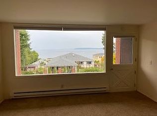 17140 Talbot Rd APT 3, Edmonds, WA 98026
