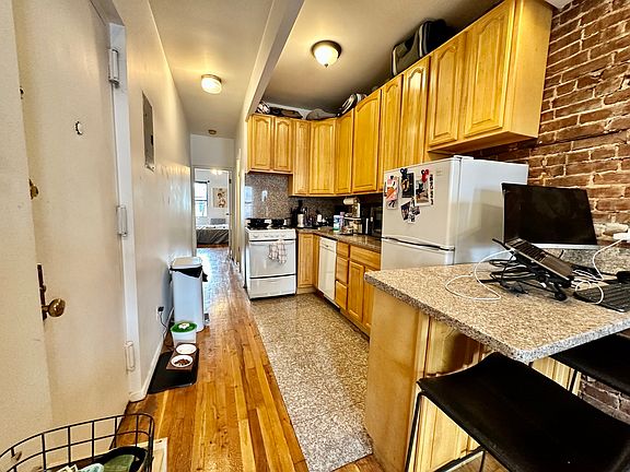 3rd image of 417 W 48th St APT 5E