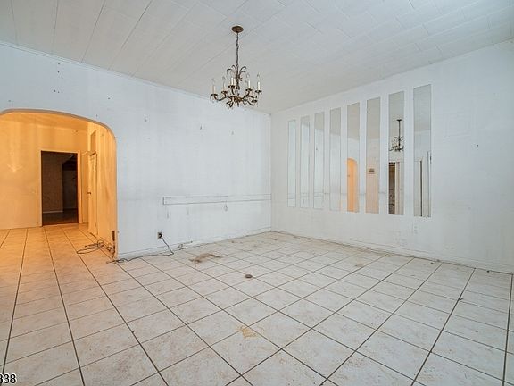 4th image of 390 Lafayette St
