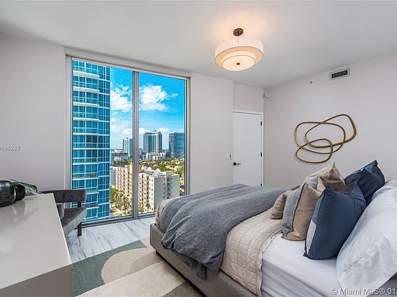 4th image of 2900 NE 7th Ave #1571