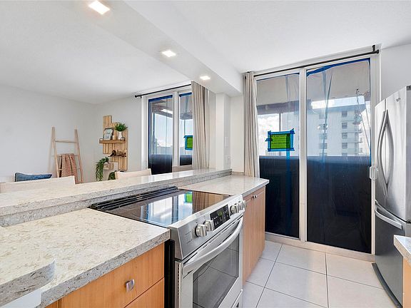 5th image of 1505 N Riverside Drive #1003