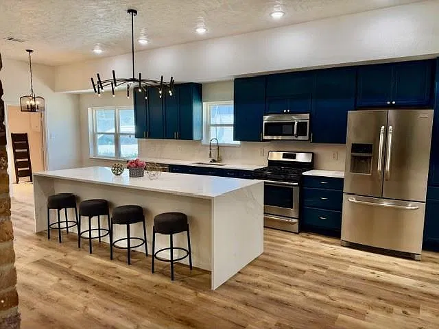 4 bed, 2.0 bath, 1905 sqft, $2,100 — Photo 4