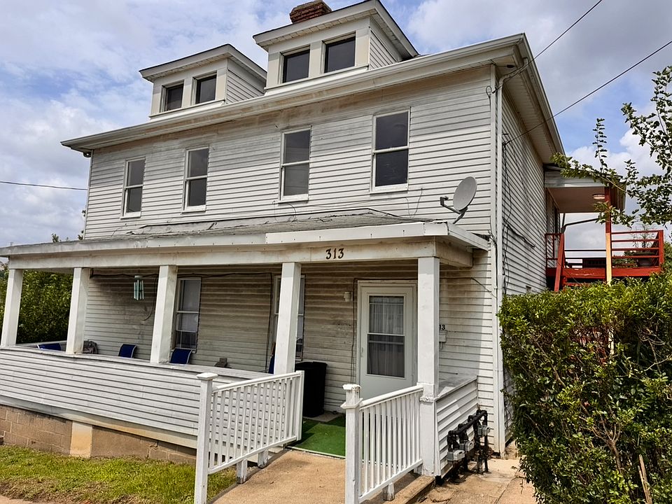 1st image of 313 5th St APT 2