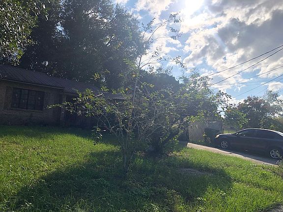 2nd image of 2111 Kirby St