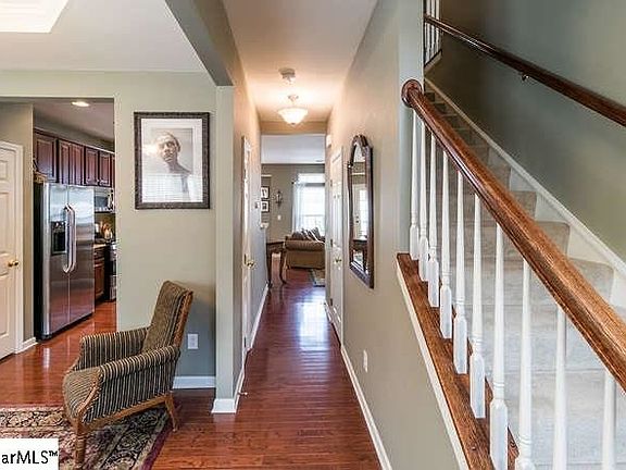 4th image of 10 Pelham Townes Dr