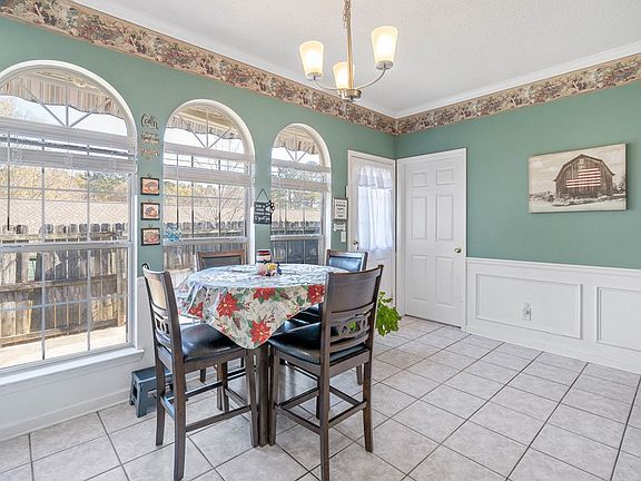 3rd image of 1708 Chestnut Oak Dr