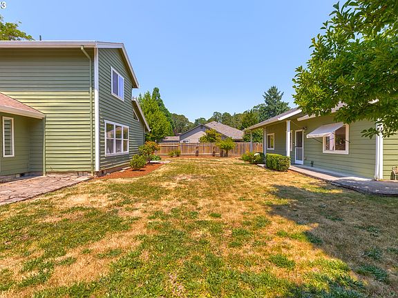 2nd image of 209 NE Florist Ln #A