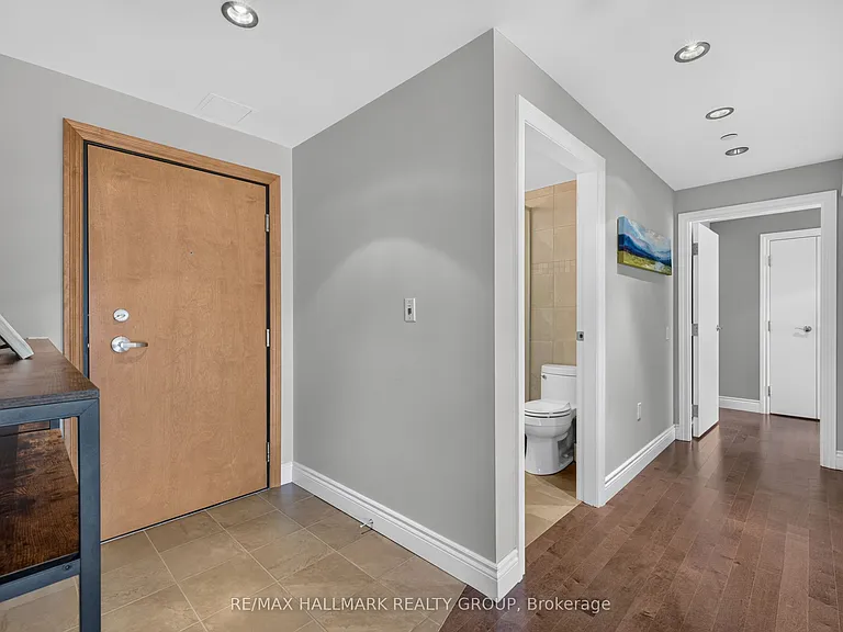 90 George St #1301 — Photo 3