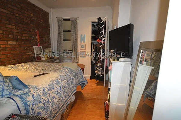 Rented by Universal Realty Group | media 14