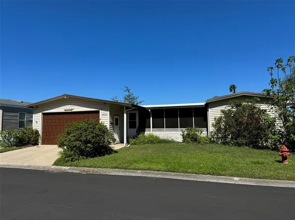 34303 Lodge Dr, Wesley Chapel, FL 33543