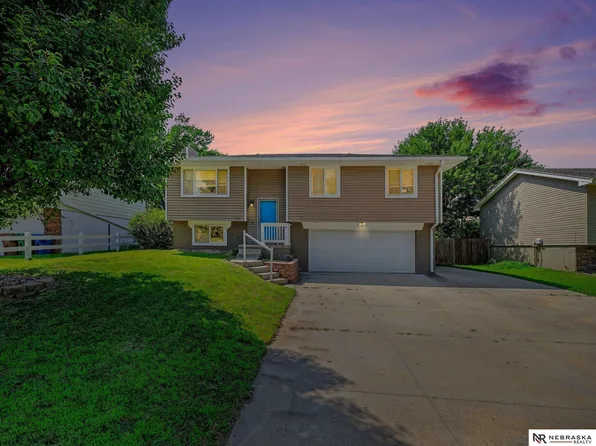 904 Evergreen Ave, Bellevue, NE 68005