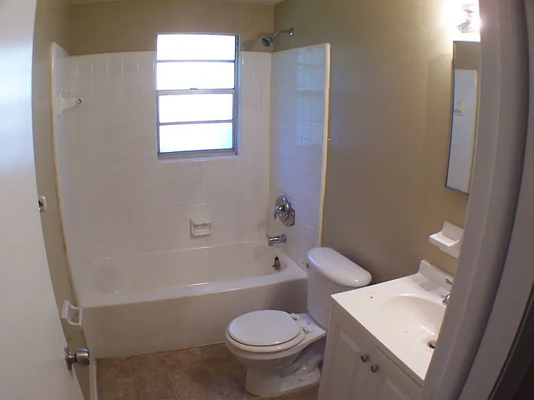 2134 Danson St — Photo 3