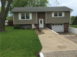 907 N Pine St, Cameron, MO 64429