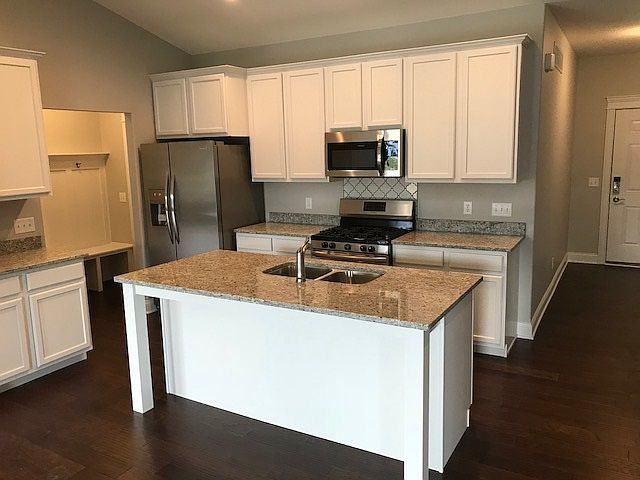 2nd image of 1570 Savannah Cir