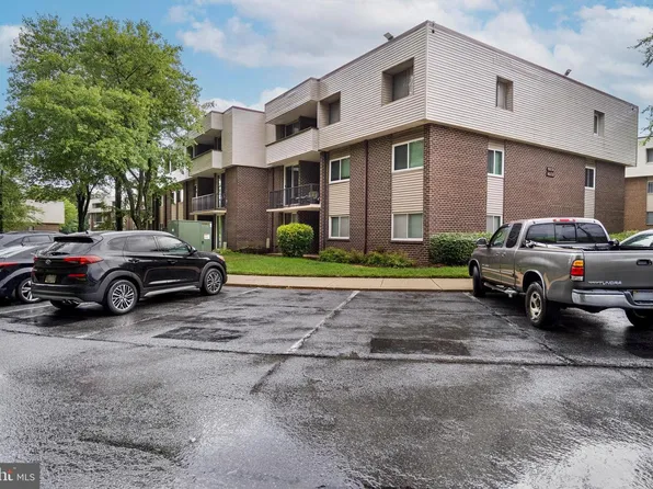 10230 Prince Pl APT 15-T5, Upper Marlboro, MD 20774