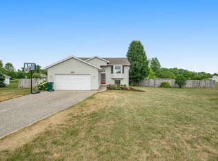 16490 Doe Dr NE, Cedar Springs, MI 49319