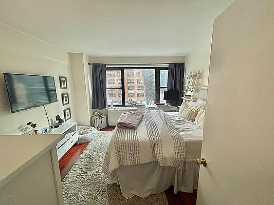 3rd image of 279 E 44th St APT 9D