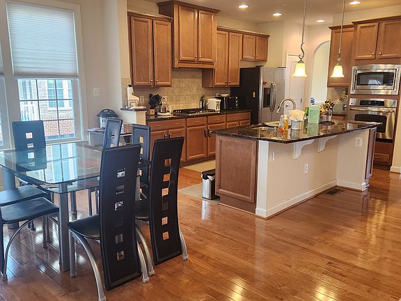 5th image of 122 Blackgum Pl
