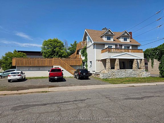 2nd image of 711 Ridgeway St E