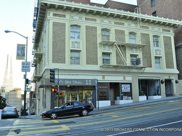 952 Powell St #14 — Photo 1