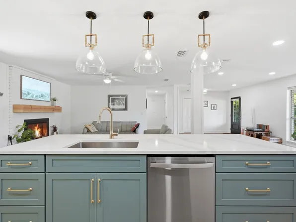 12 Pinehurst Dr, Shalimar, FL 32579