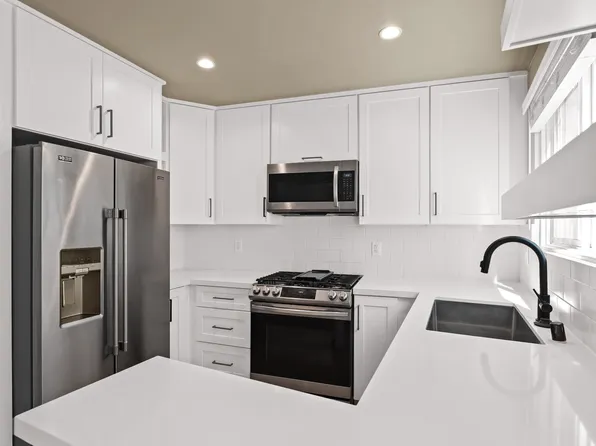 4837 Hayvenhurst Ave #4, Encino, CA 91436