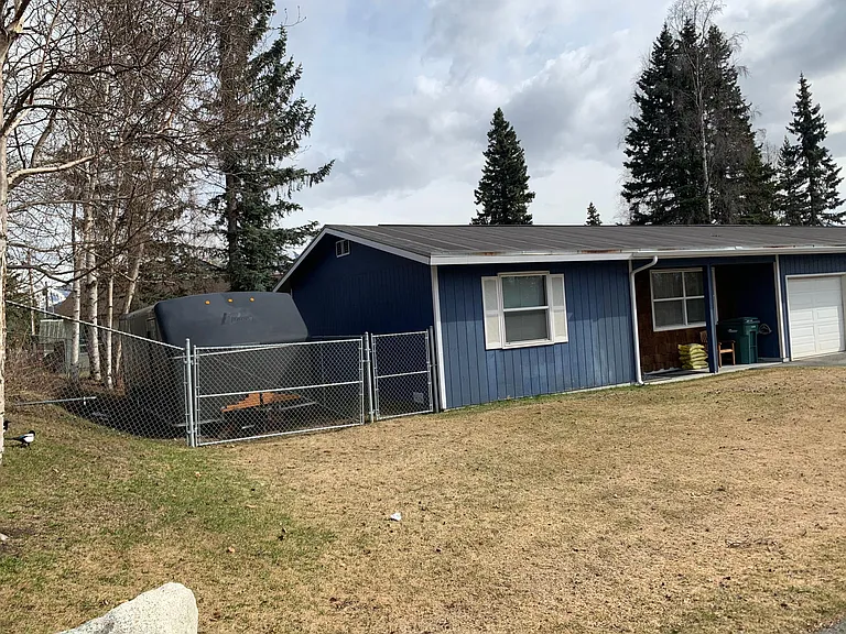 719 Edward St #B — Photo 2