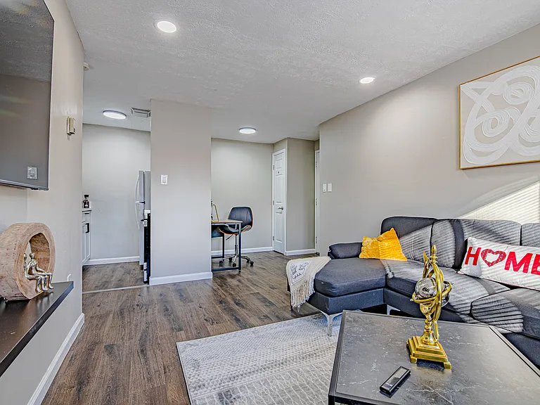 3118 W 14th St #208 — Photo 7