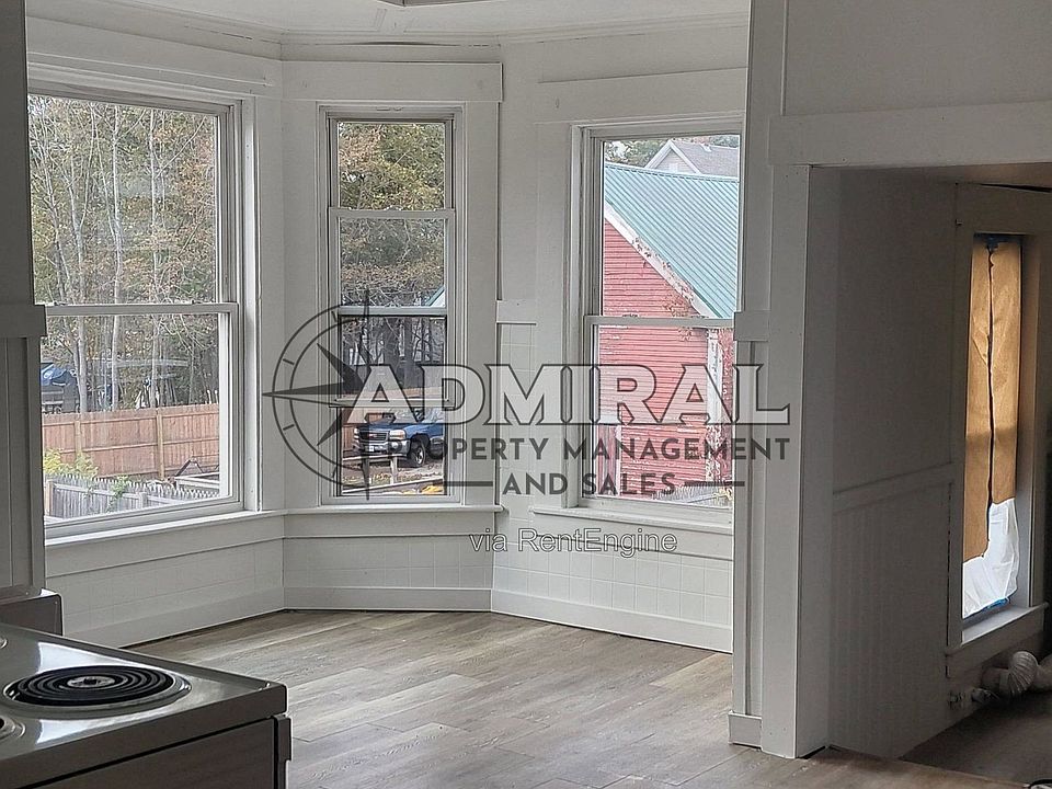 1st image of 21 Knight St Unit 2