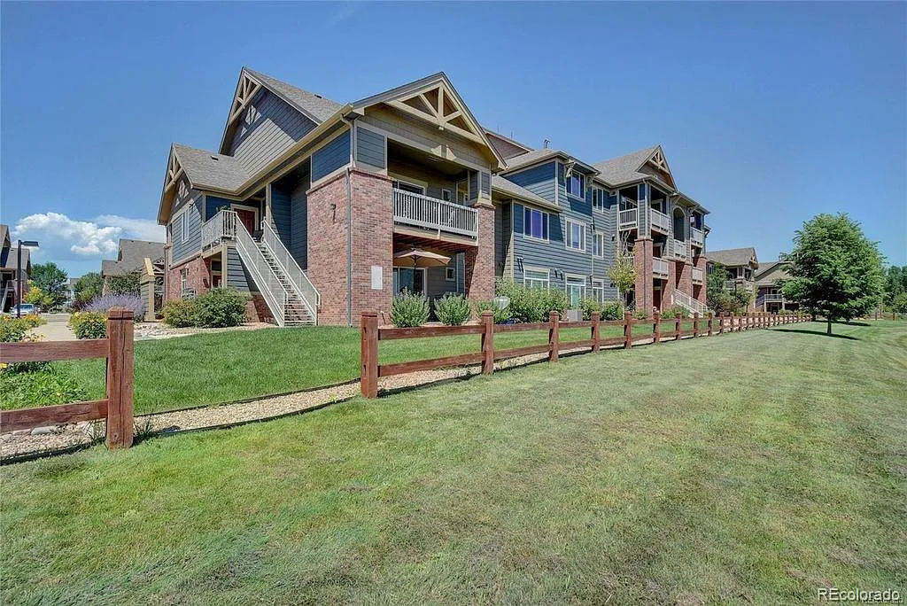 3 bed, 2.0 bath, 1308 sqft, $2,100 — Photo 1