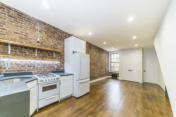 Rented by MNS | media 15