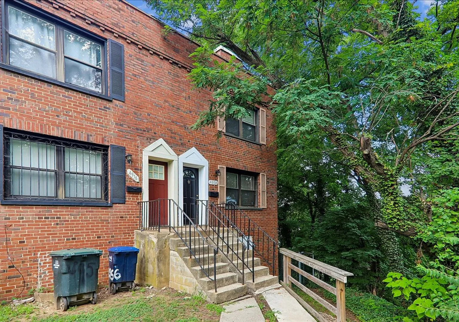 Lovely 3-Bedroom 1 bath End Unit townhome in Deanwood — Photo 2