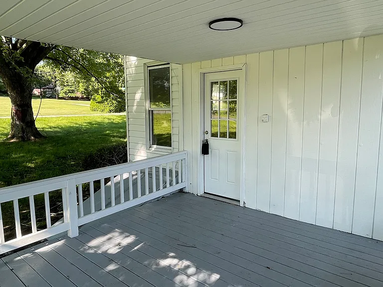 240 Robinson St — Photo 25