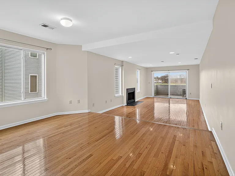 802 Jesse Way — Photo 14