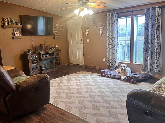 4th image of 458 Gates Rd