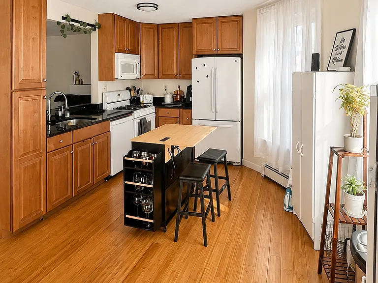 135 Walnut St #1 — Photo 6