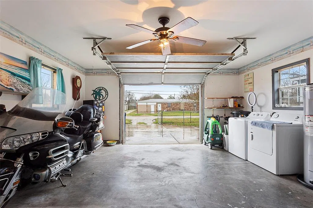 2 bed, 1.5 bath, 796 sqft, $1,300 — Photo 4