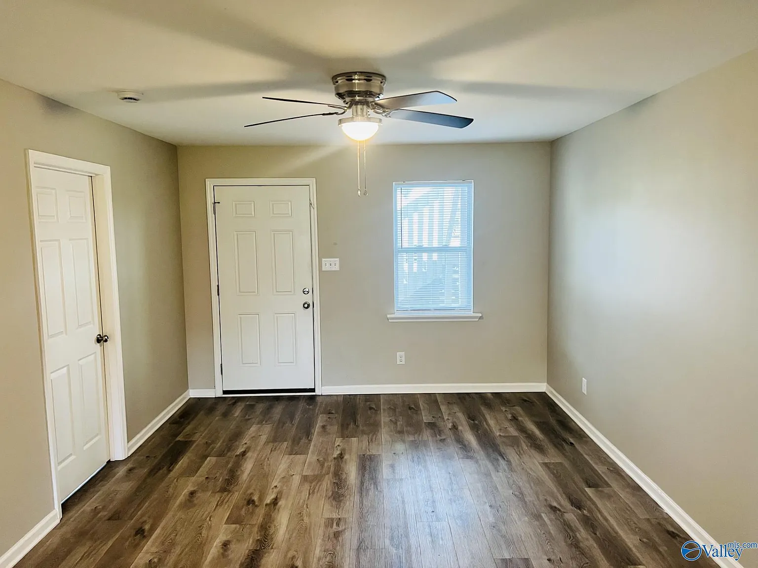 1807 Graymont Ln SW — Photo 3