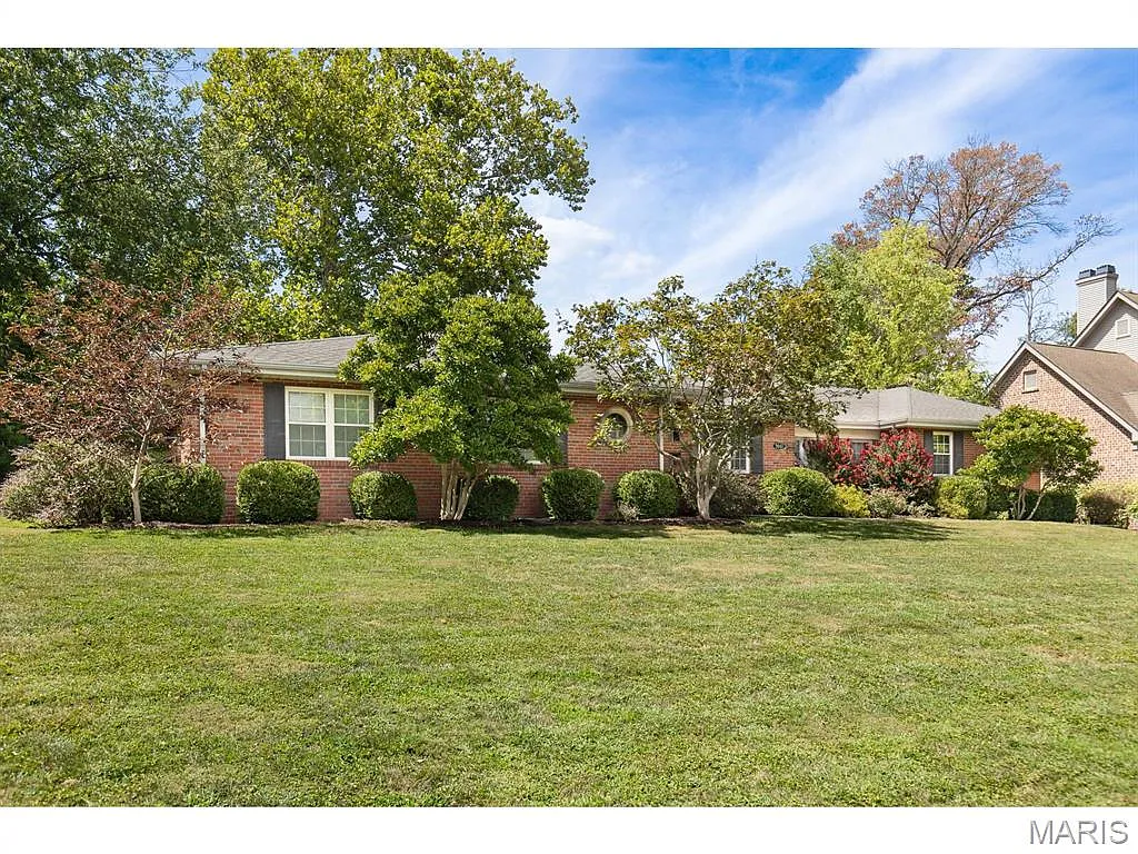 9041 Saranac Dr photo 1