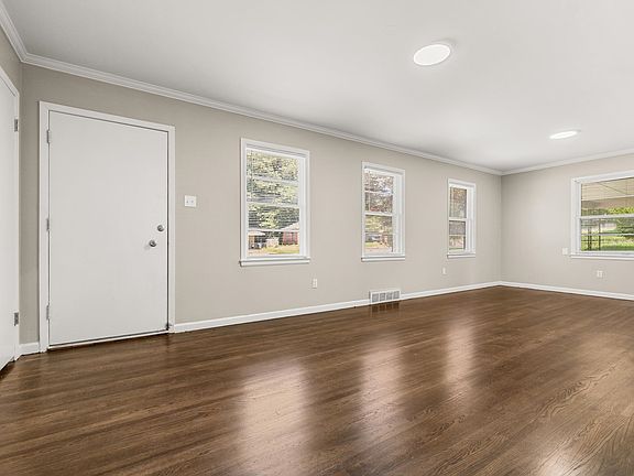 2nd image of 3984 Argonne St