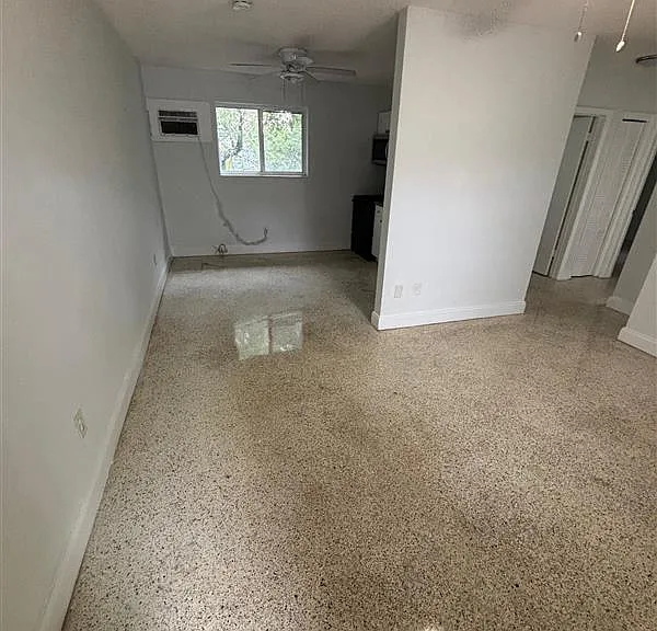 1380 SW 2nd St #5 — Photo 7