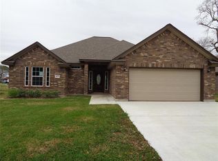 409 N Holly St, Sweeny, TX 77480