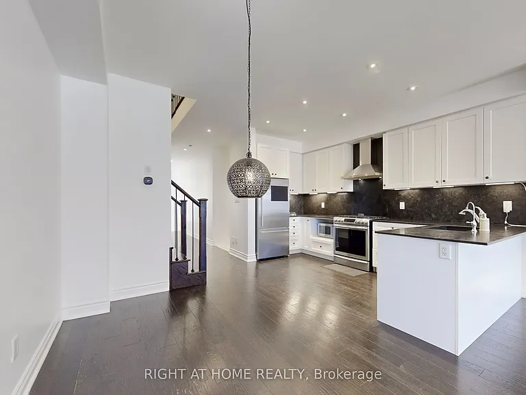 31 Lady Evelyn Cres — Photo 14